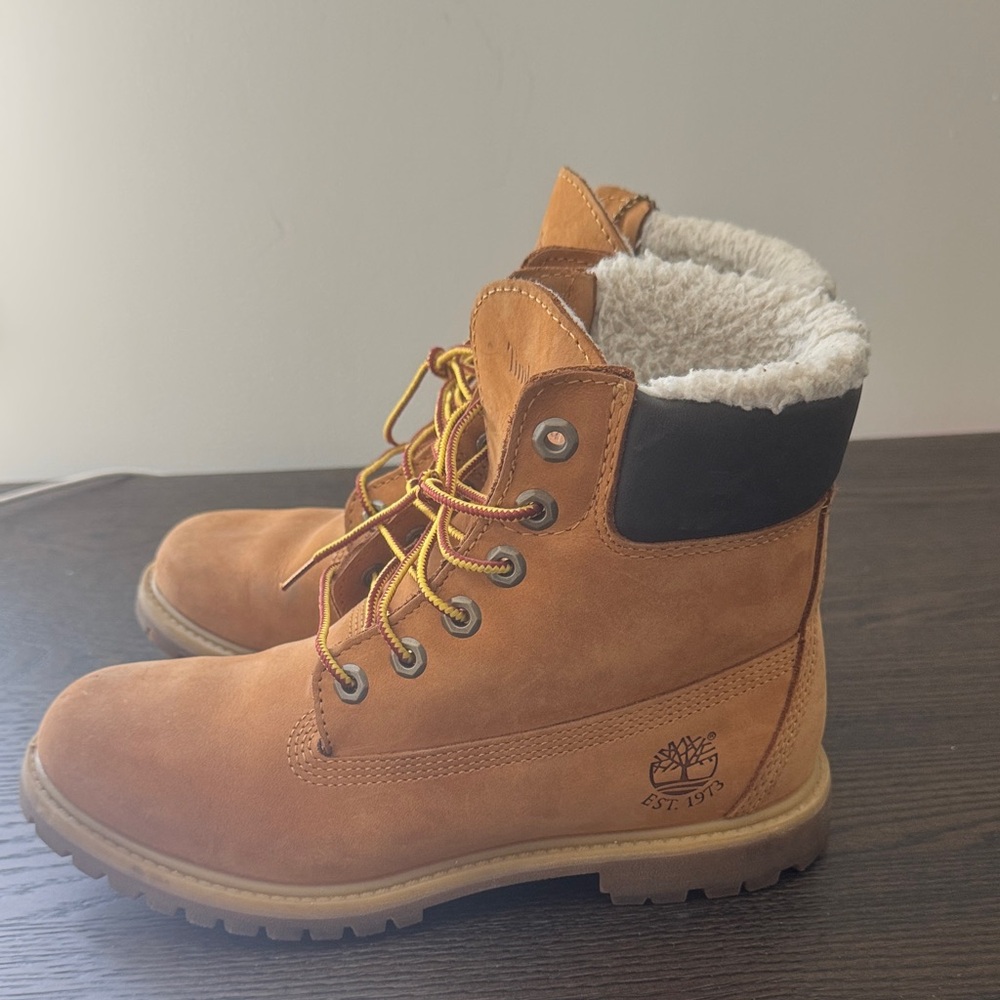Timberland Wheat Brown Leather Lace-Up Winter Boots with Shearling Collar - Picture 2 of 4